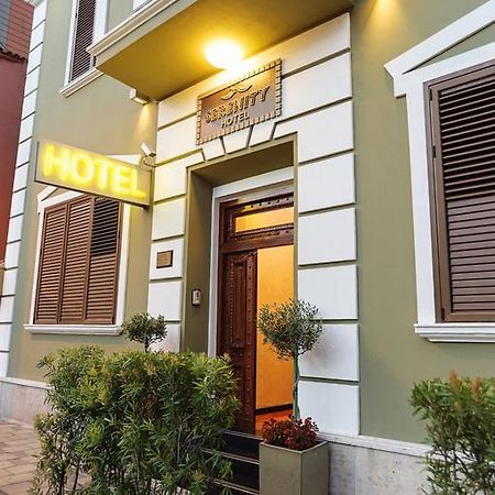 Hotel Serenity Tirana Exteriör bild