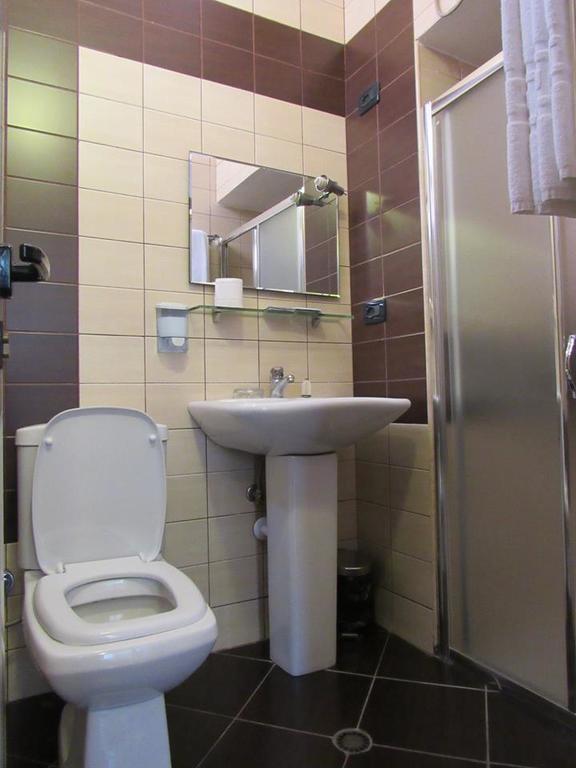 Hotel Serenity Tirana Rum bild